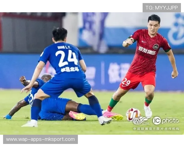 成都蓉城一次斜插直接挑战禁区深处