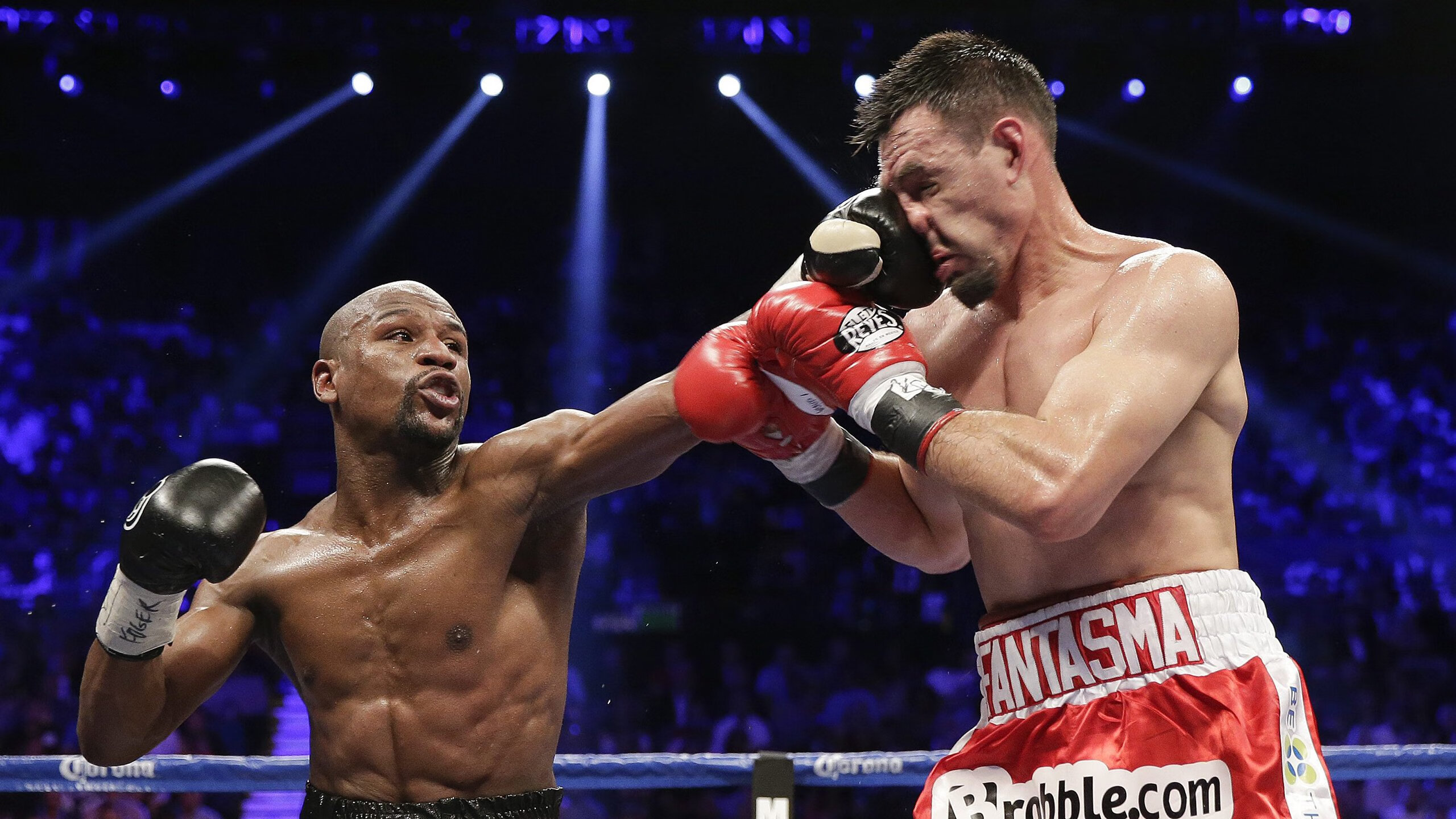 世界杯：阿根廷国内几十万人涌上方尖碑广场庆祝夺冠