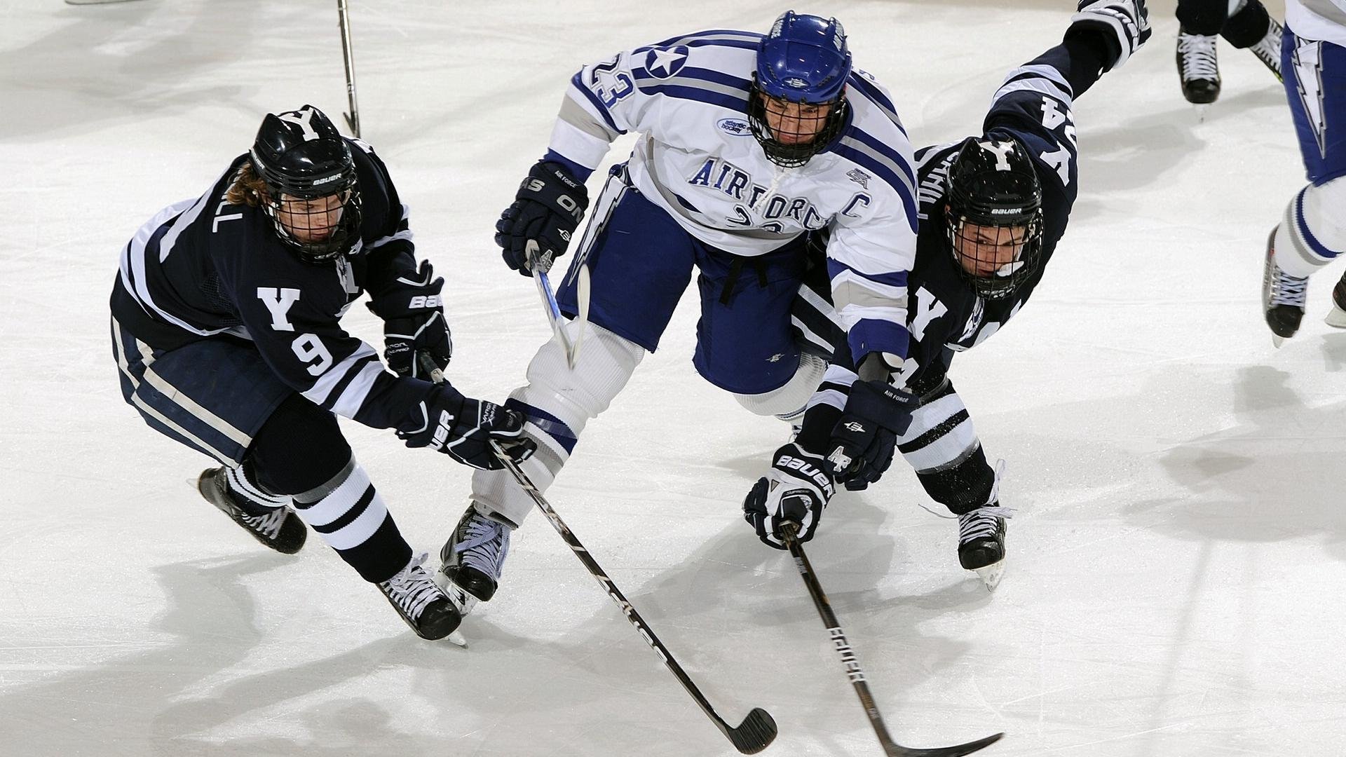 城市无人机俯拍“集体开合跳” 创造巨幅动态图案